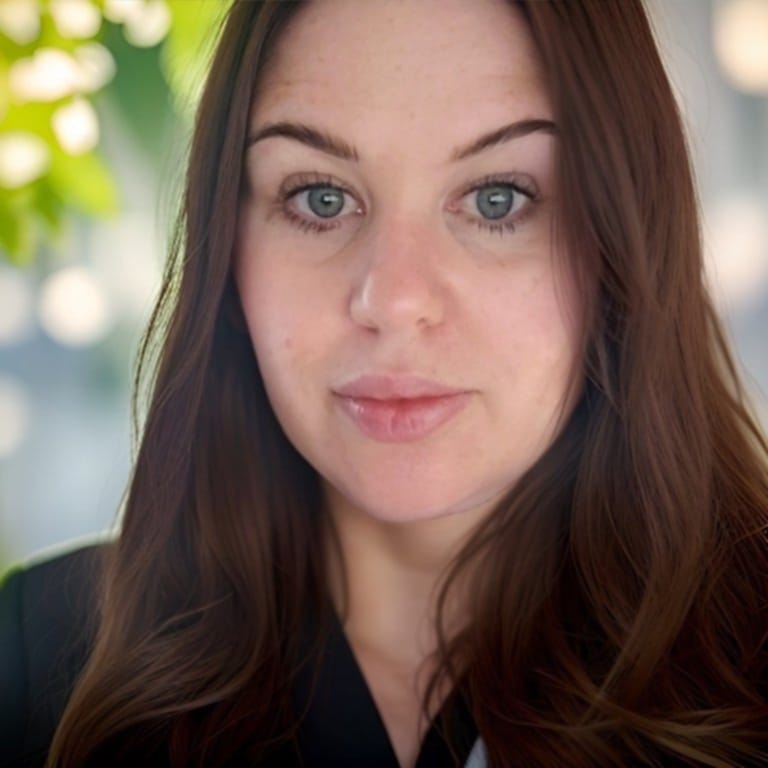 Emma Hollis - headshot.jpg